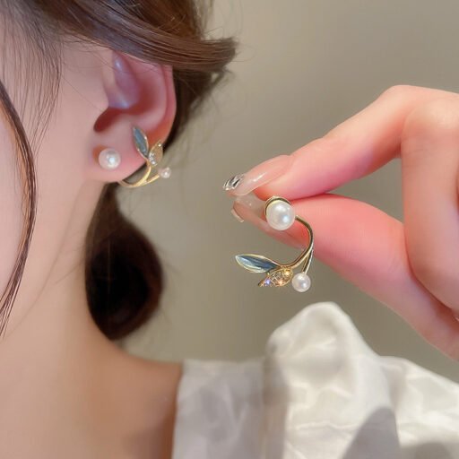 Leaf Studded Pearl Earrings